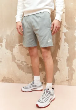 Nike Sportswear CLUB - Shorts - Mica Green/sail