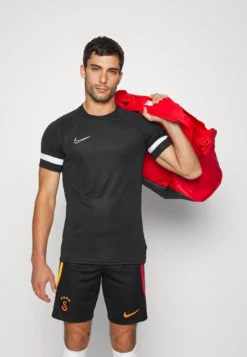 Nike Performance GALATASARAY STADIUM - Kurze Sporthose - Black/pepper Red/vivid Orange -Sommerkleidung Für Herren 1ae87212edb74ef1a571295f062361db