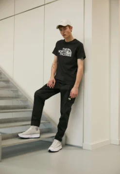 The North Face WOODCUT DOME TEE - T-Shirt Print - Black 8 The North Face WOODCUT DOME TEE - T-Shirt Print - Black -Sommerkleidung Für Herren 1ec12d3842a140bdab453c4ae3e259bc