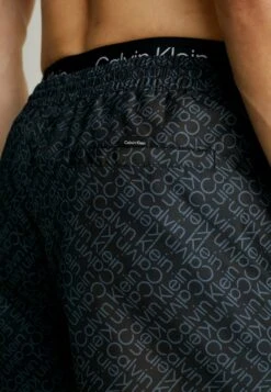 Calvin Klein Swimwear DOUBLE WAISTBAND CORE SOLIDS - Badeshorts - Zigzag Logo Grey Aop -Sommerkleidung Für Herren 26de670132904fd8836d12e76e7fb58b