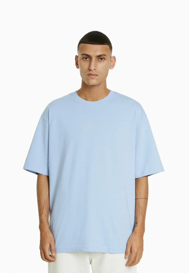 BERSHKA SHORT SLEEVE - T-Shirt Print - Light Blue 1 BERSHKA SHORT SLEEVE - T-Shirt Print - Light Blue