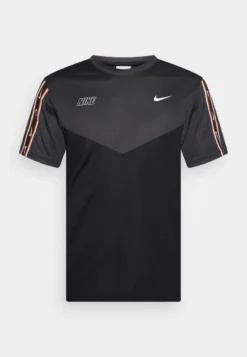 Nike Sportswear REPEAT TEE - T-Shirt Print - Black/grey/white 10 Nike Sportswear REPEAT TEE - T-Shirt Print - Black/grey/white -Sommerkleidung Für Herren 44fc4a0a8c14467cb6a92518ab7f3cf7