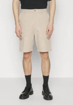 SUIT SHORTS - Shorts - Sand 11 SUIT SHORTS - Shorts - Sand -Sommerkleidung Für Herren 525185db5893457e9bd78b8e5b6502a9 1