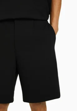 BERSHKA TAILORED BERMUDA - Shorts - Black 9 BERSHKA TAILORED BERMUDA - Shorts - Black -Sommerkleidung Für Herren 545fc89274a64a8aa65ad453f56e7d47