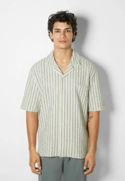 BERSHKA STRIPED RUSTIC SHORT SLEEVE - Hemd - Beige