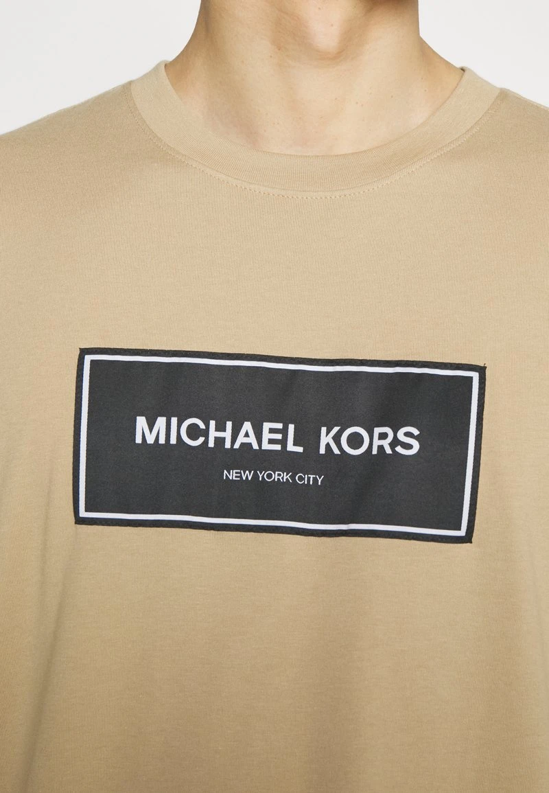 Michael Kors FLAGSHIP LOGO TEE - T-Shirt Print - Khaki 6 Michael Kors FLAGSHIP LOGO TEE - T-Shirt Print - Khaki – Bild 6