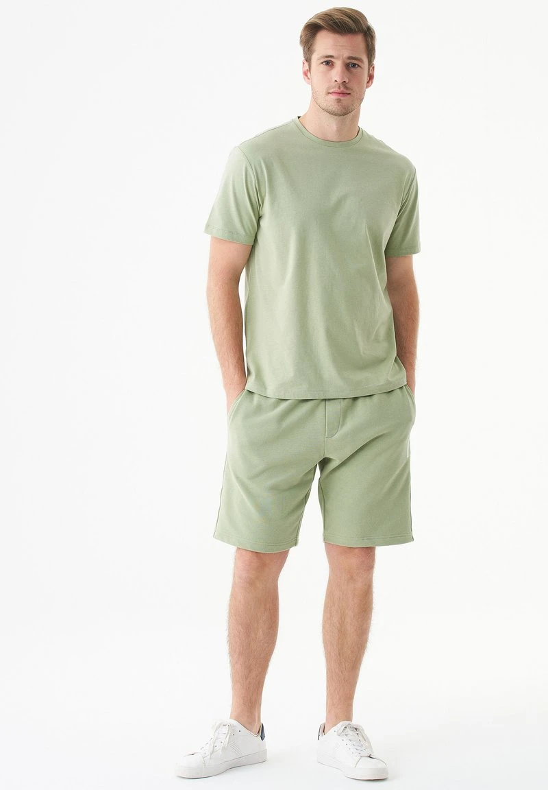 SHADI - Shorts - Sage Green 2 SHADI - Shorts - Sage Green – Bild 2