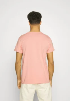 Maison Labiche TEE POITOU GOOD VIBES - T-Shirt Basic - Blush 8 Maison Labiche TEE POITOU GOOD VIBES - T-Shirt Basic - Blush -Sommerkleidung Für Herren 7caa14ffcfd54d0b81b4f9fd90ee7c96