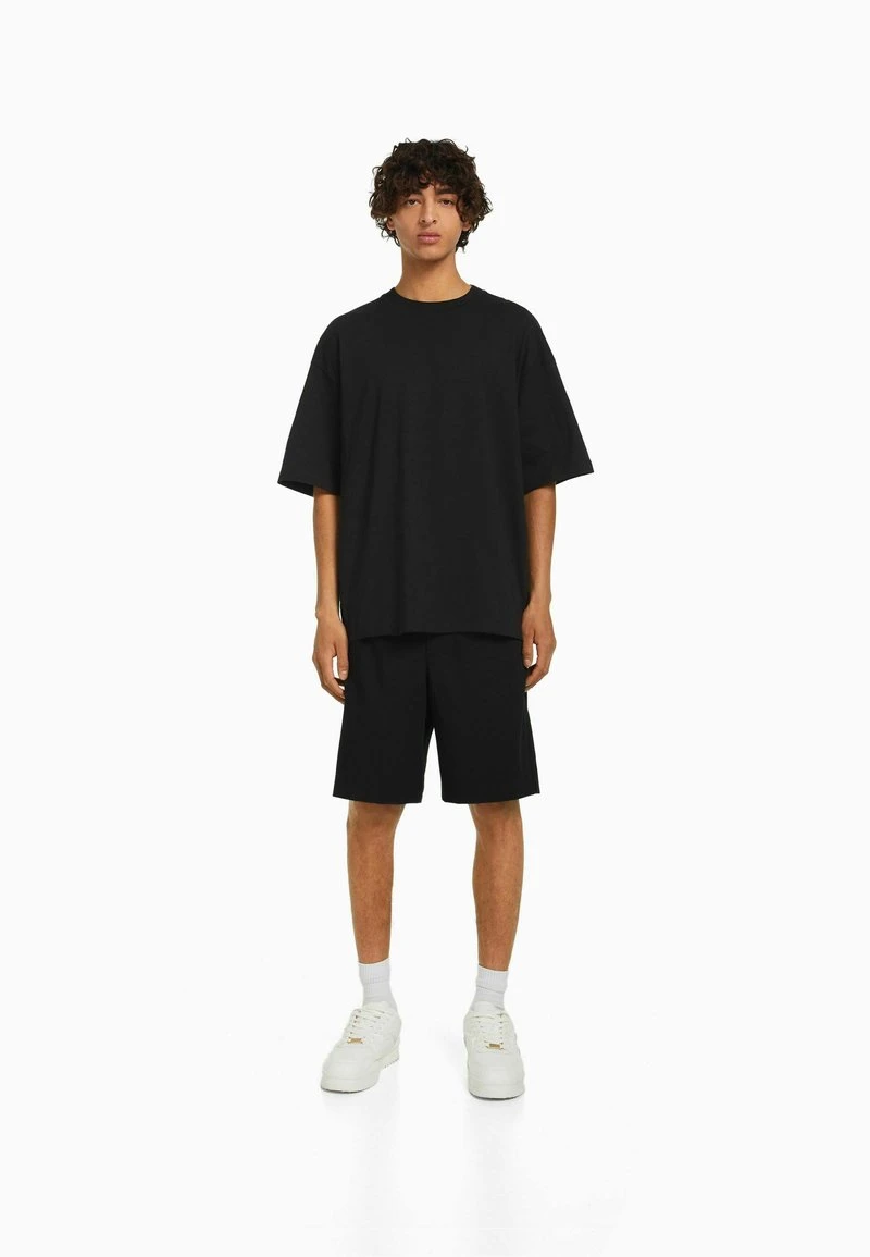 BERSHKA TAILORED BERMUDA - Shorts - Black 2 BERSHKA TAILORED BERMUDA - Shorts - Black – Bild 2