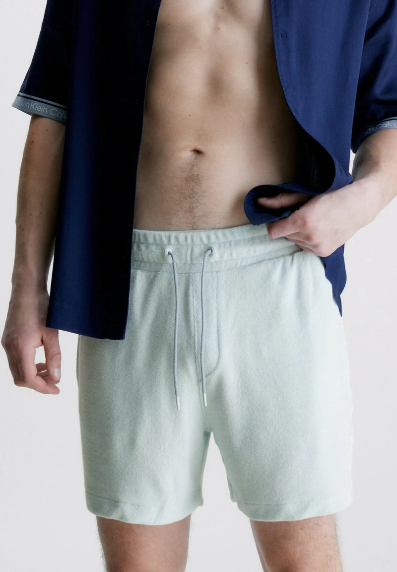 Calvin Klein Swimwear TOWELLING- LOGO TAPE - Badeshorts - Icestorm 1 Calvin Klein Swimwear TOWELLING- LOGO TAPE - Badeshorts - Icestorm