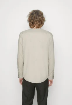 Only & Sons ONSSANE MAO SOLID - Hemd - Silver Lining 8 Only & Sons ONSSANE MAO SOLID - Hemd - Silver Lining -Sommerkleidung Für Herren 886fd499b52b4f00a3cc177228ecdce8