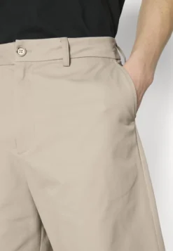 SUIT SHORTS - Shorts - Sand 10 SUIT SHORTS - Shorts - Sand -Sommerkleidung Für Herren bfc526719eb949c49319e111b2f1a81f