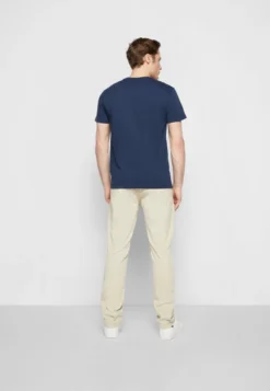 Pepe Jeans EGGO N - T-Shirt Print - Dark Blue 9 Pepe Jeans EGGO N - T-Shirt Print - Dark Blue -Sommerkleidung Für Herren c0e8c86117954d838411f26547a50ff9