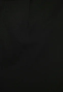 BERSHKA TAILORED BERMUDA - Shorts - Black 11 BERSHKA TAILORED BERMUDA - Shorts - Black -Sommerkleidung Für Herren cfa89ba12dc640179cbeab109004afb5