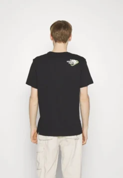 The North Face OUTDOOR GRAPHIC TEE - T-Shirt Print - Black 10 The North Face OUTDOOR GRAPHIC TEE - T-Shirt Print - Black -Sommerkleidung Für Herren d3390bb5037c4034aa8b6ebecfb2fa0b