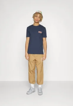 Quiksilver QUIK SPRAY - T-Shirt Print - Navy Blazer -Sommerkleidung Für Herren d99c1fdf68844f29a989bd5762ba8e1d