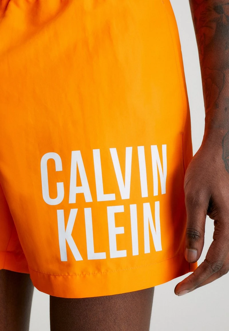 Calvin Klein Swimwear MEDIUM DRAWSTRING - Badeshorts - Sun Kissed Orange 4 Calvin Klein Swimwear MEDIUM DRAWSTRING - Badeshorts - Sun Kissed Orange – Bild 4